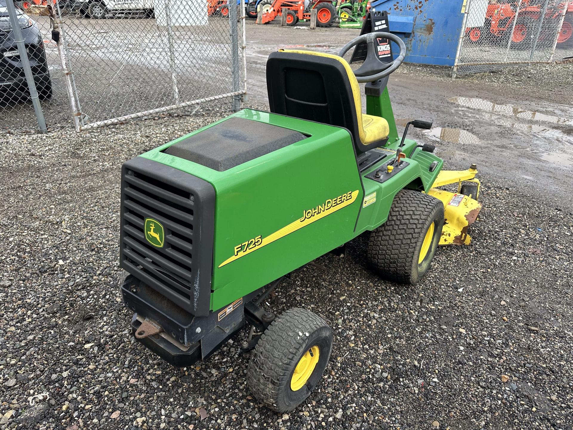 John Deere F725 Mower