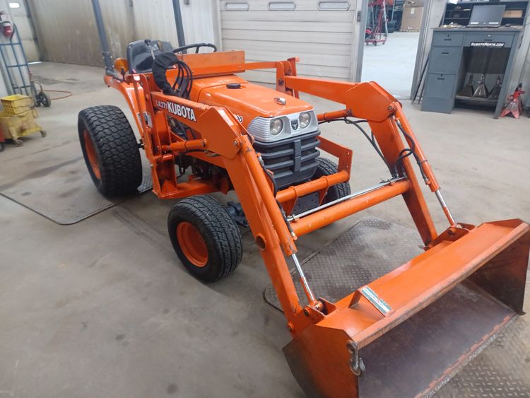 1999 KUBOTA B7300HSD